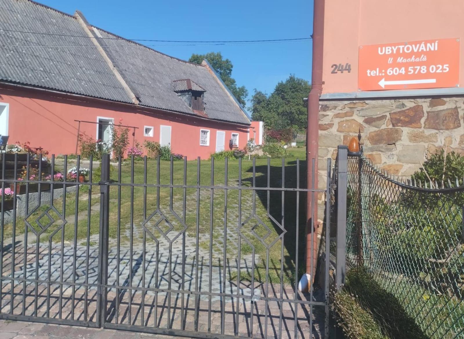 Ubytovani U Machalu Villa Leskovec Nad Moravici Exterior foto
